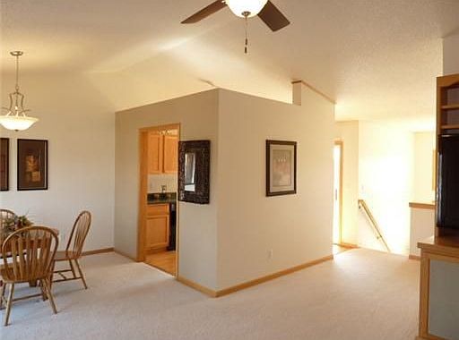 4th image of 852 Augusta Cir