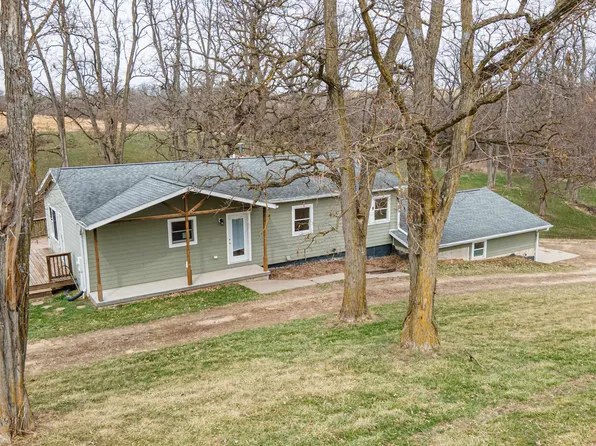 13800 W Valley Rd, East Dubuque, IL 61025