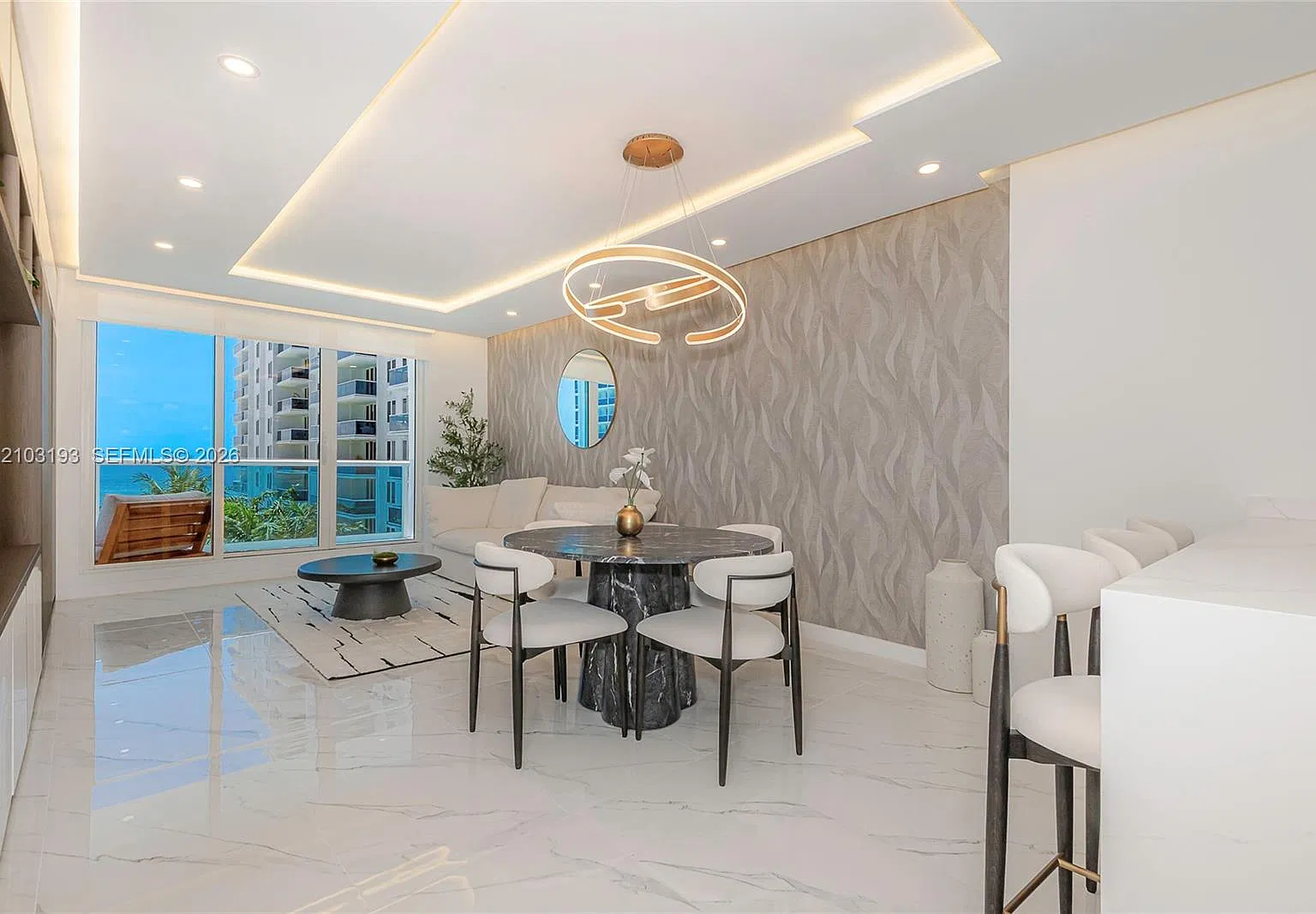 Roney Palace Condo — Photo 2