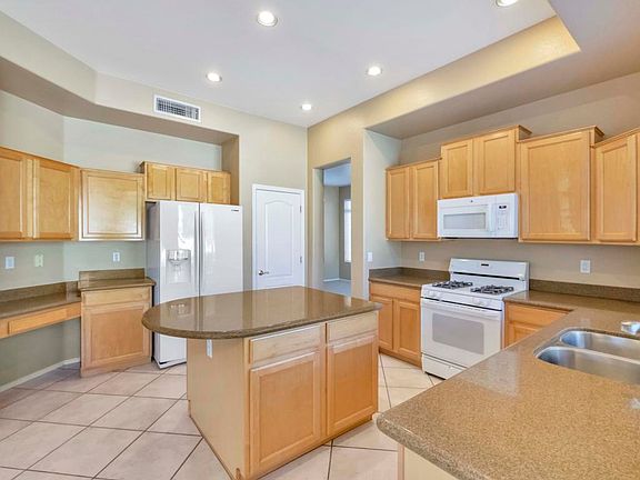 5th image of 574 E Yvonne Ln