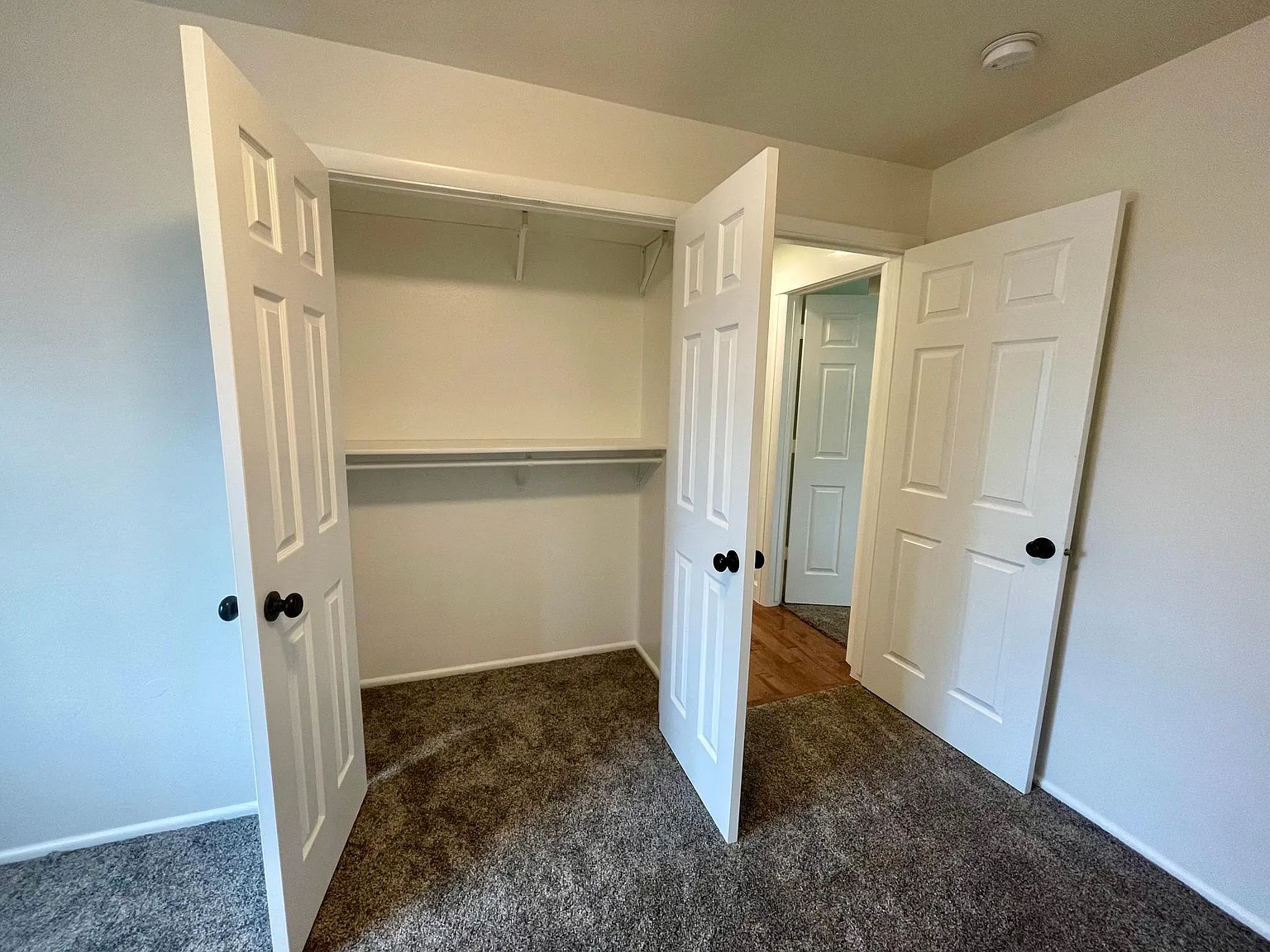 4 bed, 2100 sqft, $2,740 — Photo 4