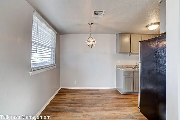 2528 E 6th St #2 — Photo 5