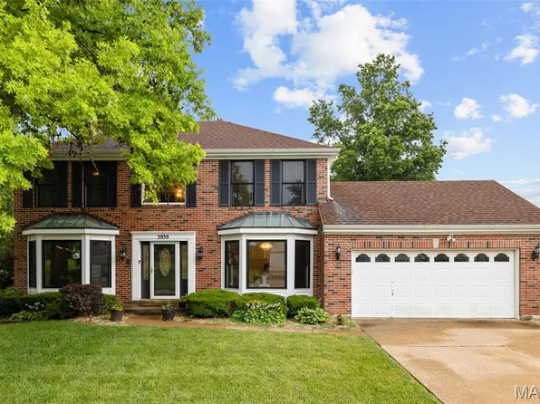 3939 Secretariat Dr, Florissant, MO 63034