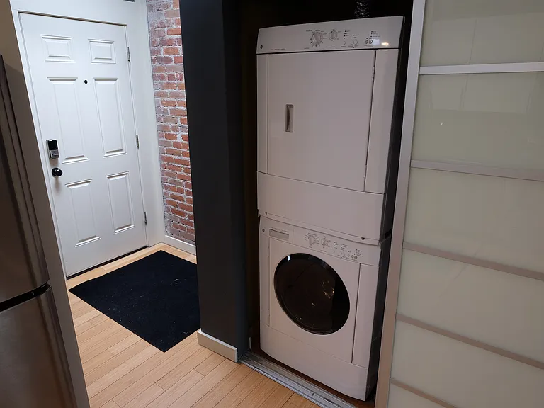 2306 Glenarm Pl #202 — Photo 3