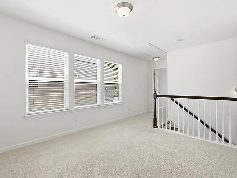 2730 Kemp Ct — Photo 23