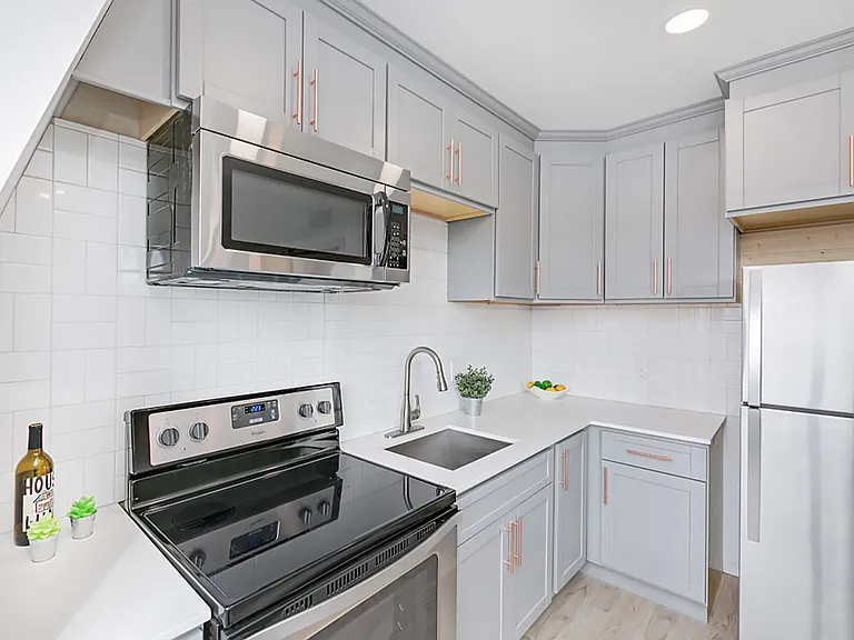 Maple Apartments — Photo 23