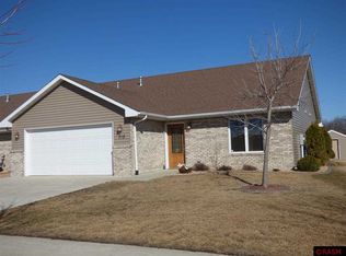 712 Timberwolf Dr, Mankato, MN 56001