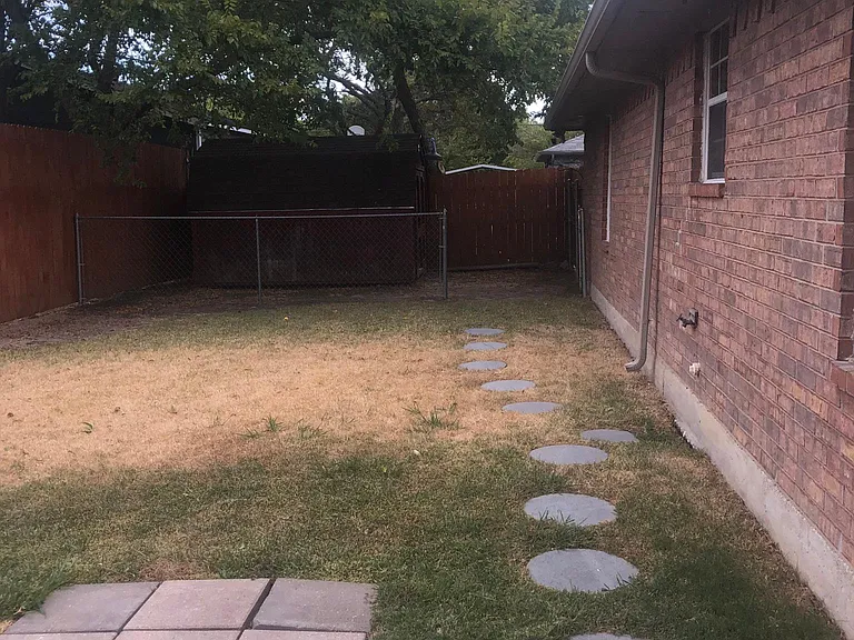 209 E Gail Ln — Photo 9