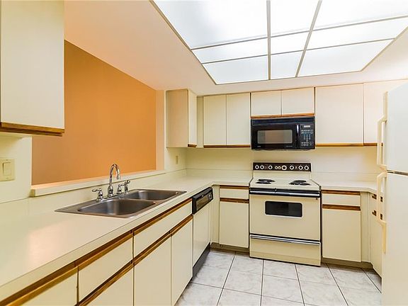 5th image of 4028 Crossroads Pl