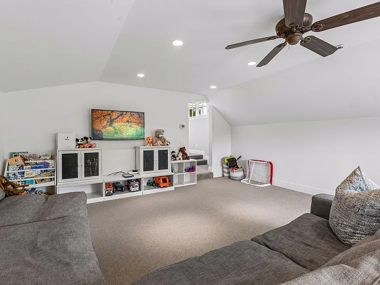 15700 Portico Dr — Photo 42
