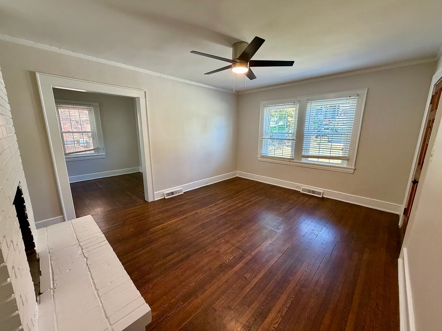 2 bed, 1090 sqft, $2,300 — Photo 3