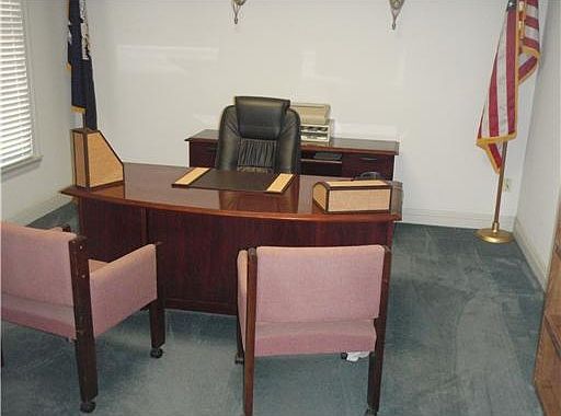 5th image of 906 Executive Ct