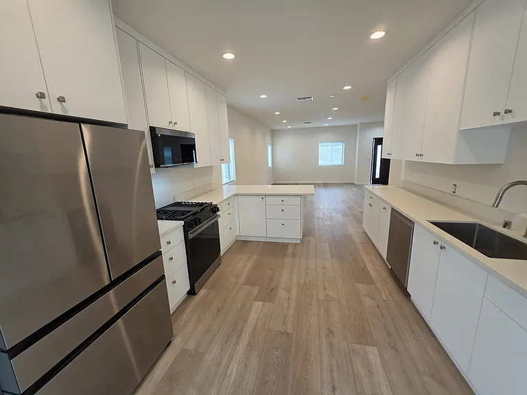 6746 Ben Ave — Photo 18