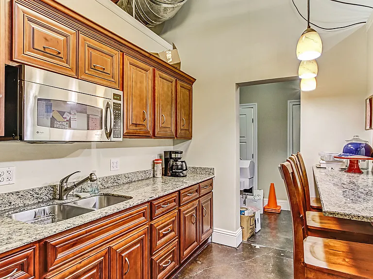 1334 Walnut St #1 — Photo 8