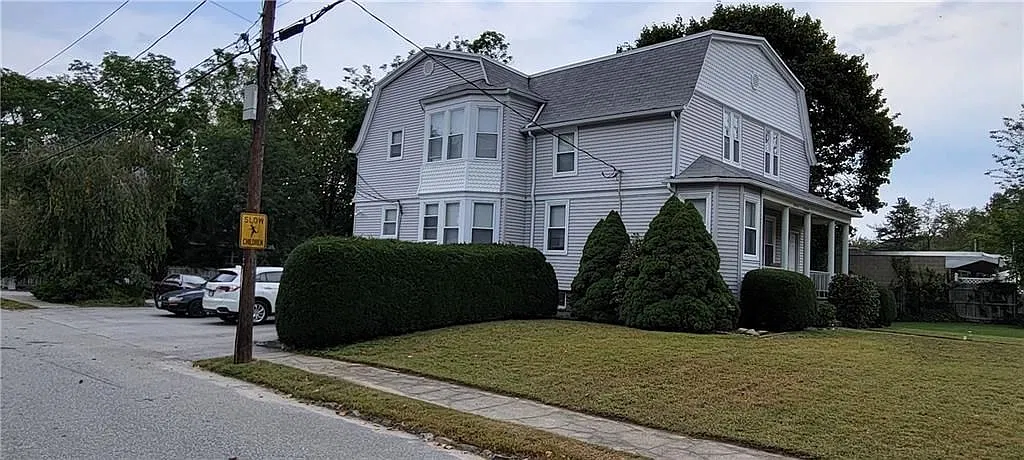 2215 Cranston St — Photo 3
