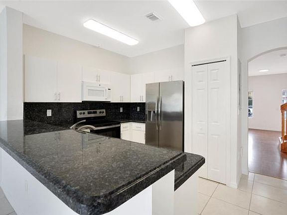 4th image of 10833 NW 83rd St #7-4