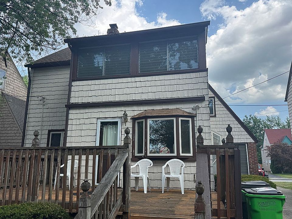 2nd image of 270 E 216th St