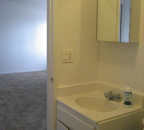 3rd image of 144 Union Pl APT 202
