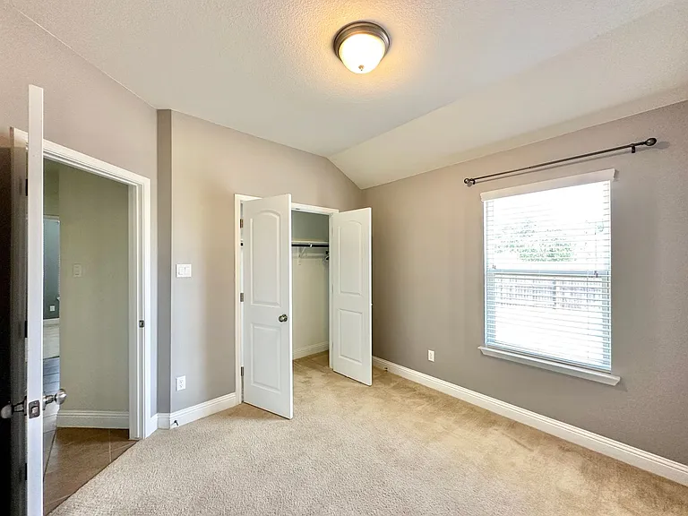830 Old World Dr — Photo 25