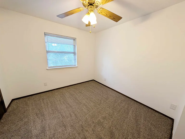 3827 N Harvard Ave — Photo 8