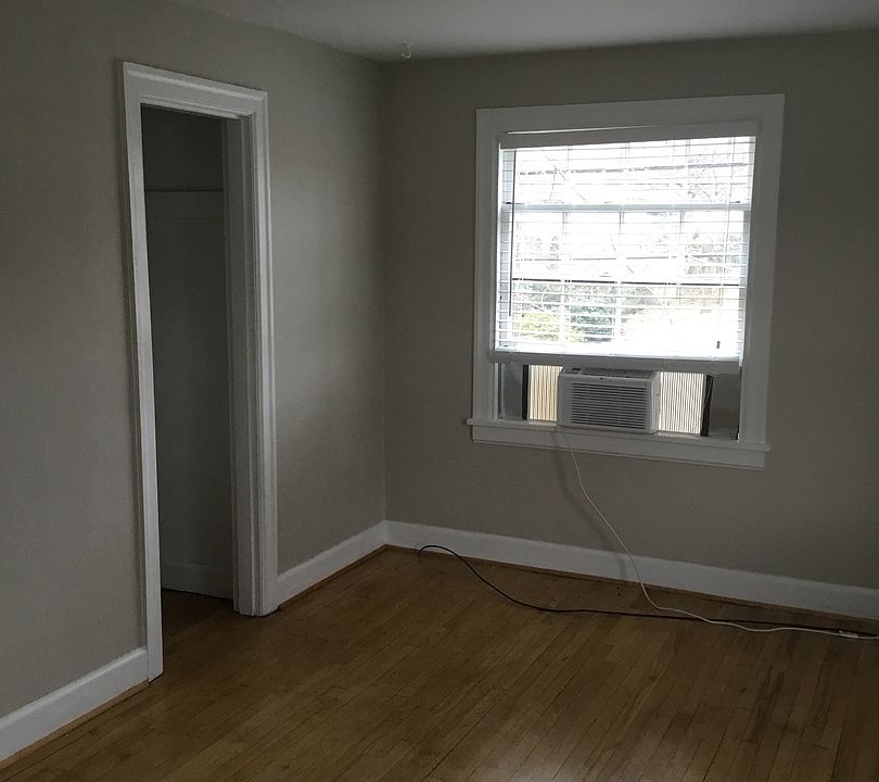 1st image of 546 Fatherland St APT 4