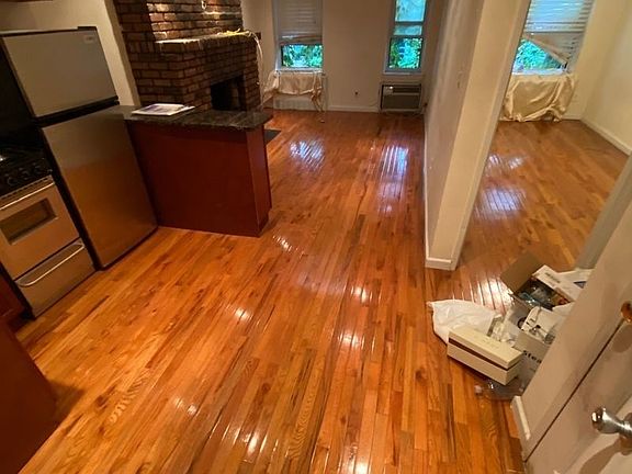 5th image of 244 E 33rd St #3D