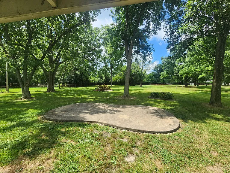213 Ramsey Ln — Photo 15