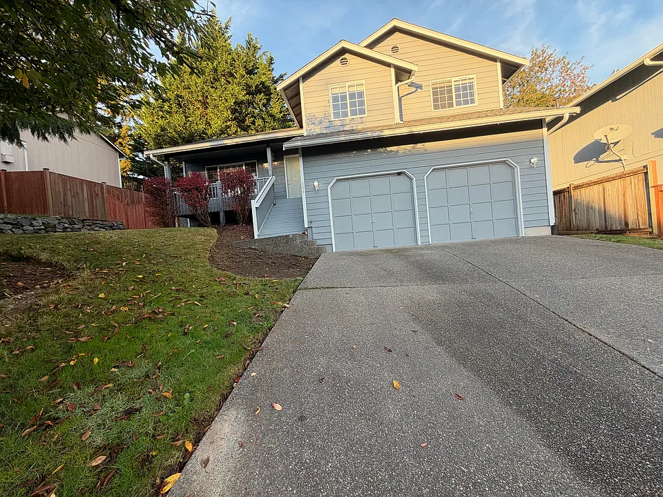 608 95th Dr SE