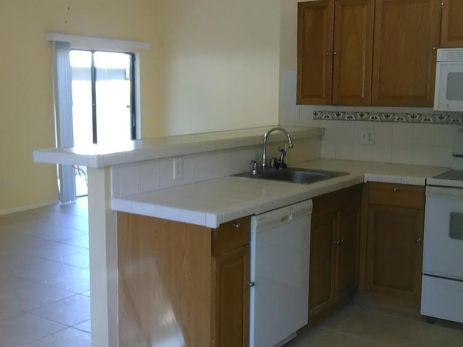 3 bed, 1360 sqft, $2,250 — Photo 3