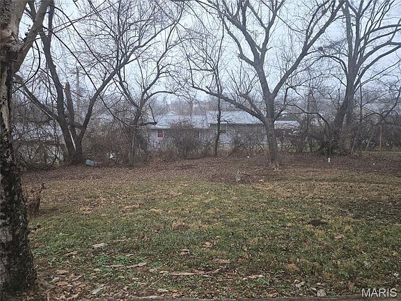 4th image of 310 E Main St
