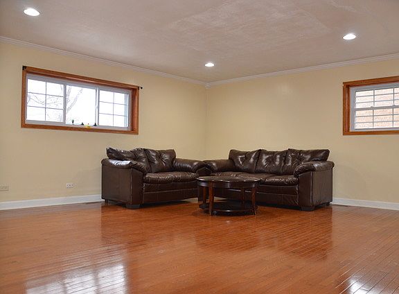 3rd image of 86 W Windsor Ln