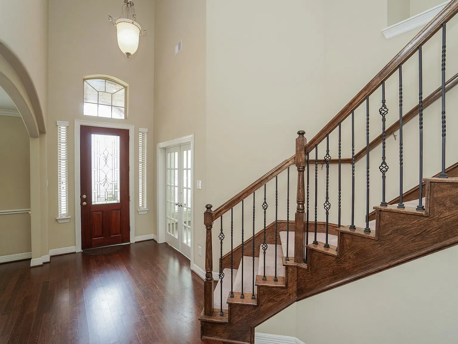 5 bed, 4.5 bath, 3519 sqft, $3,400 — Photo 3