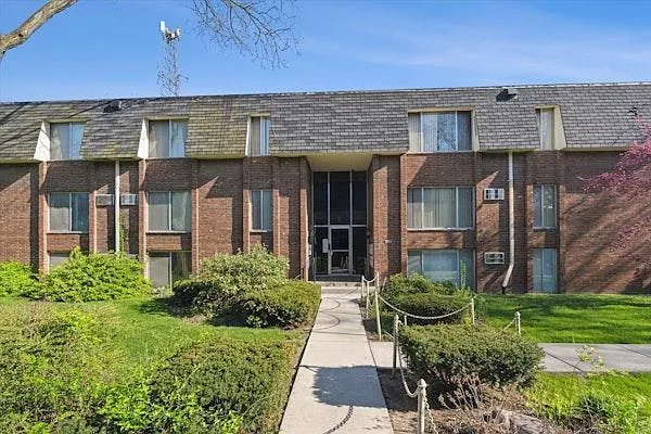 Parkside Apartments — Photo 1