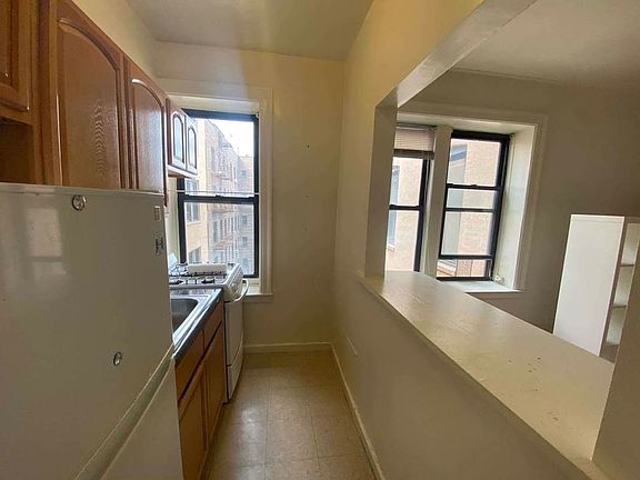 2nd image of 28-32 35th St #5FF