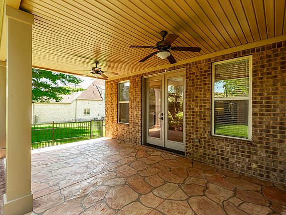 4th image of 1009 Jarman Pvt Ln