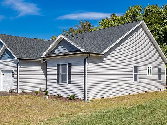 3rd image of 315 Willow Oaks Dr