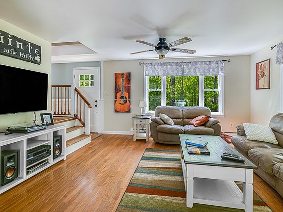 4th image of 12 Summit Drive