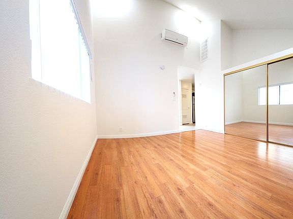 5th image of 1141 N Columbus Ave #1303