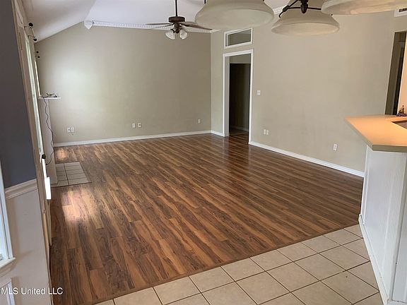 4th image of 1812 Piney Ln
