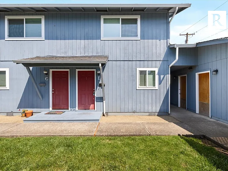 826 Bennett Ave #A-D — Photo 2