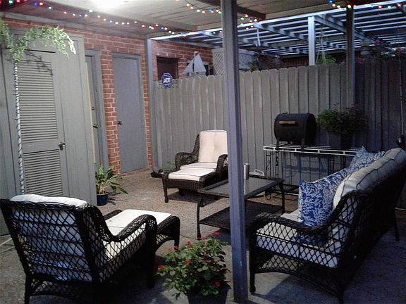 3rd image of 1323 Town Cir #3