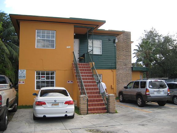 3rd image of 2954 NW 14th St
