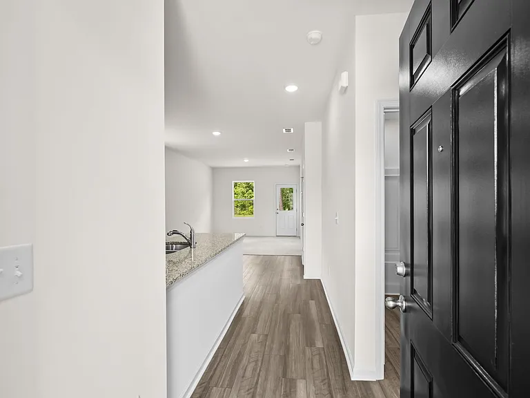 450 Castillo Dr — Photo 4