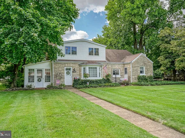 265 Delaware Ave, Roebling, NJ 08554