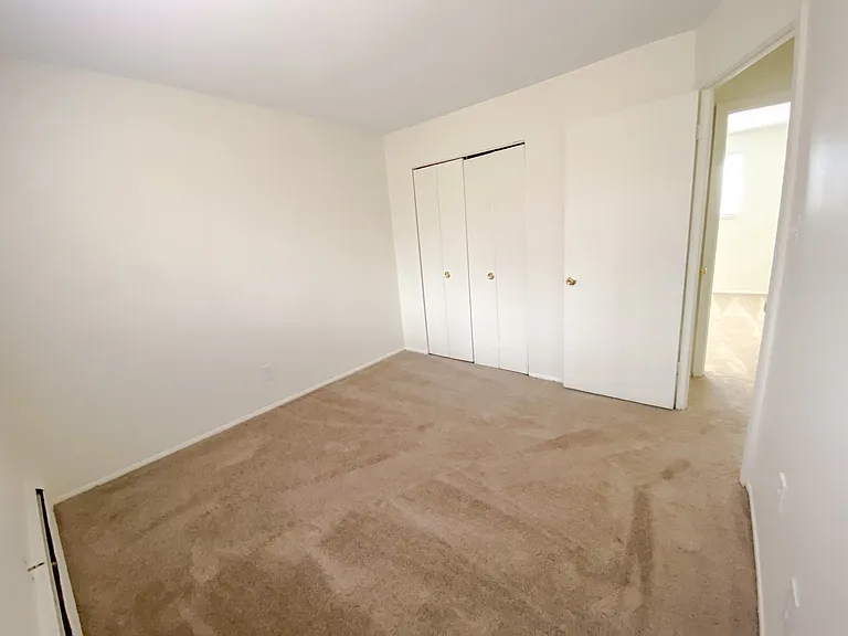 Evergreen Village Apartments & Townhouses — Photo 38