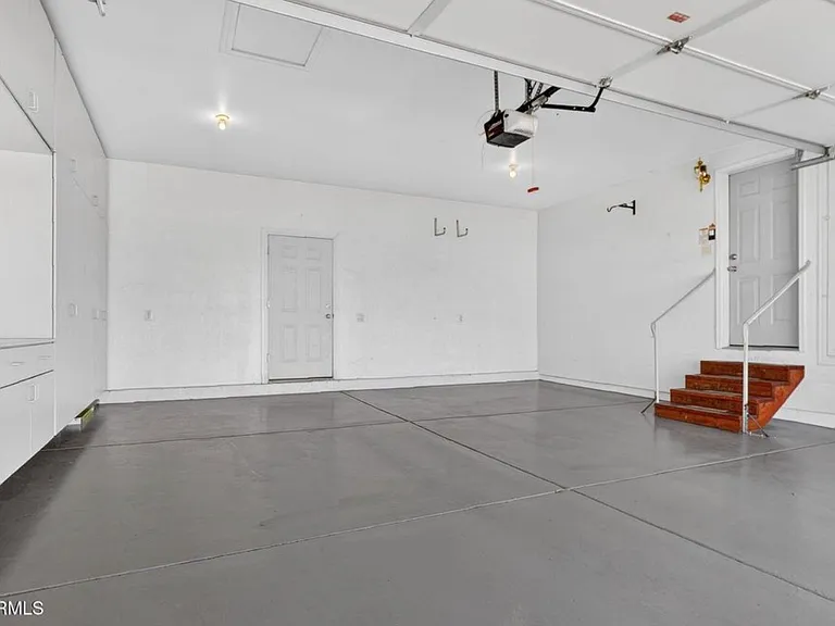 1171 Louie St — Photo 37