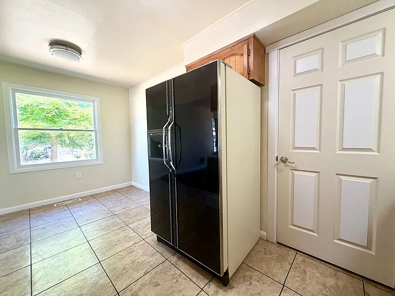 8020 N Saint Johns Ave — Photo 5