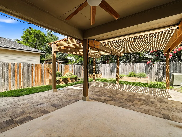 11102 Dewberry Fld — Photo 24