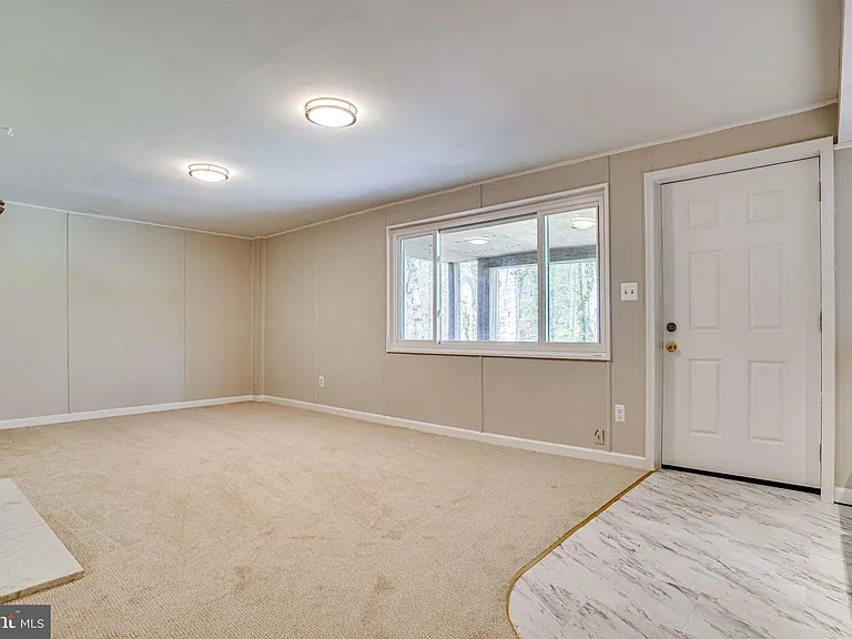 7430 Hastings St — Photo 43