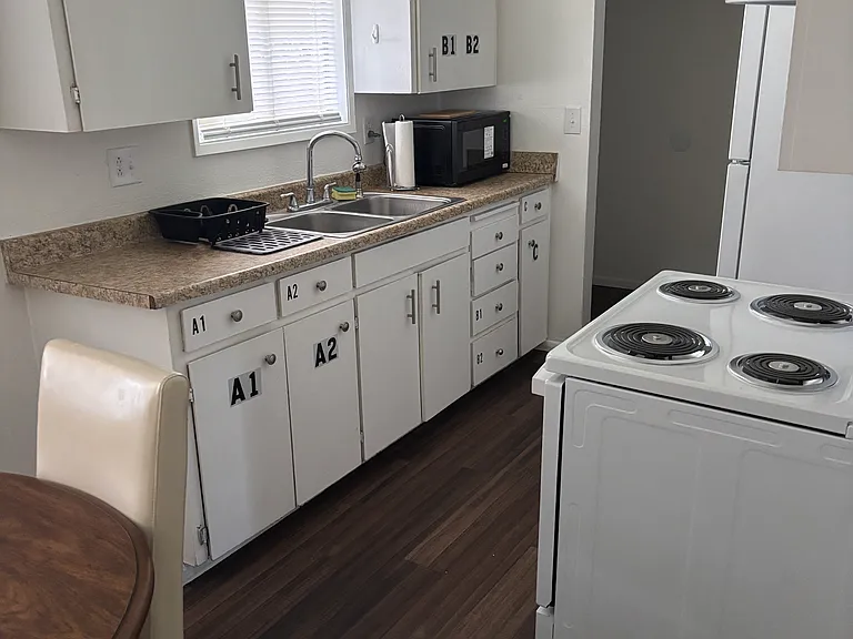 2328 Elsie Ct NE — Photo 5